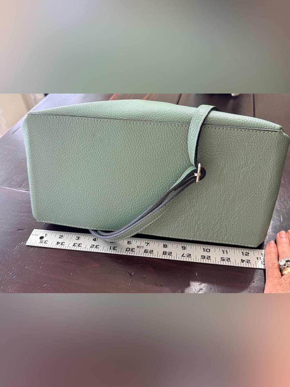 Le Borse di Giulia Genuine
Leather Sage Green
Convertible cross body
Bag NWOT - Picture 11 of 15
